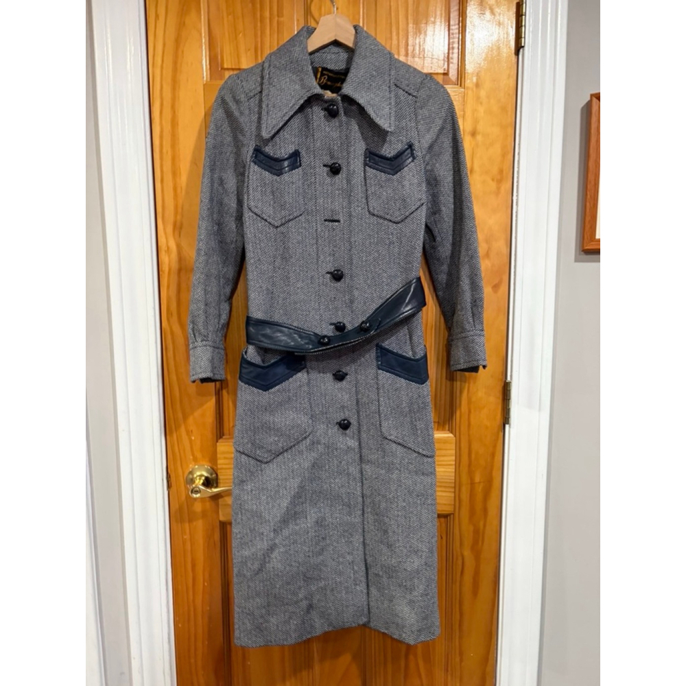 Vintage Bloomingdale’s French Made Herringbone Wool Coat Leather Trim Women Read